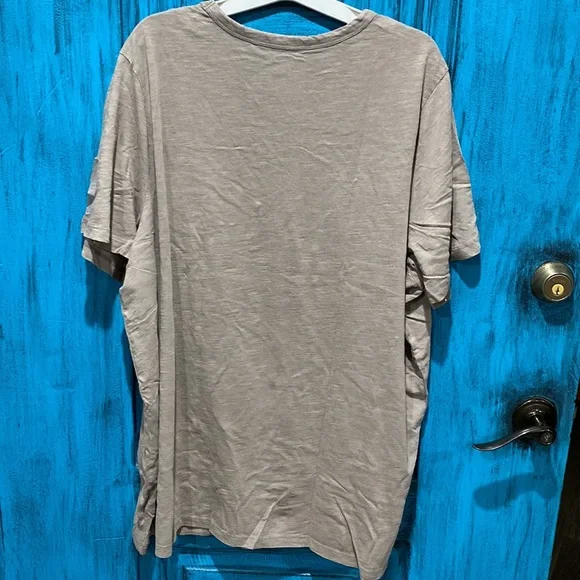 NWT universal thread tee - Picture 6 of 6